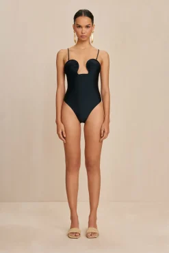 One Pieces><noscript><img width=