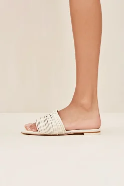 Flats|Sandals><noscript><img width=